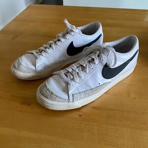 Nike White and Black Classic Sneakers